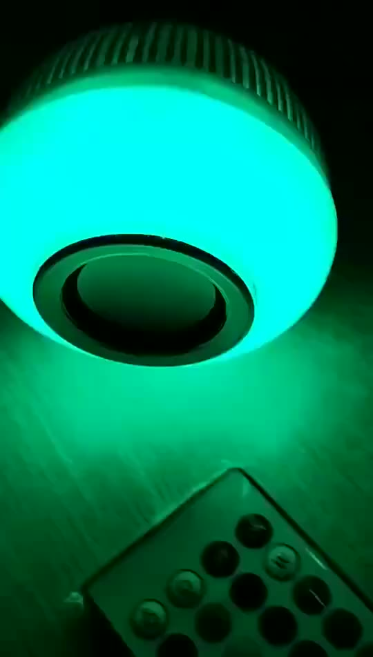 Lampada Bluetooth De Led Caixa De Som C Controle Rgb 12W