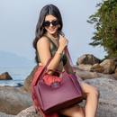 Bolsa Feminina Seraphine Linha Premium,Grande,Imitando Couro,Lapela GS Grafite,Cor Sólida e Viva,Forro Cetim.Gaby Show