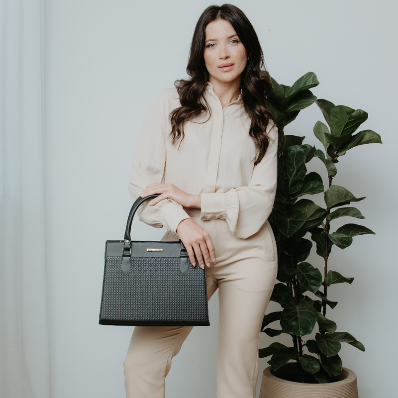 Bolsa Feminina Santorini Handbag com Alça transversal removível para ombro.