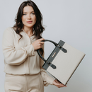 Bolsa Feminina Santorini Handbag com Alça transversal removível para ombro.