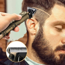 Máquina de Cortar Cabelo e Barbeador Elétrico Prático e Portátil Design Ergonômico Anti-derrapante Uso Domiciliar Inclu