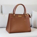 Bolsa Feminina Santorini Handbag com Alça transversal removível para ombro.