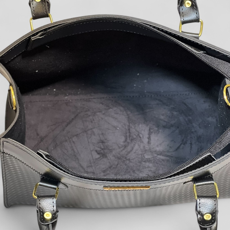 Bolsa Feminina Santorini Handbag com Alça transversal removível para ombro.